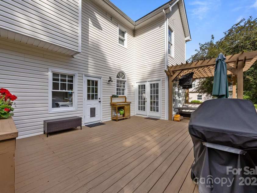 9038 Sandpiper Drive, Charlotte, NC 28277.  MLS# CAR4269770, YatesRealty ID 26997. 