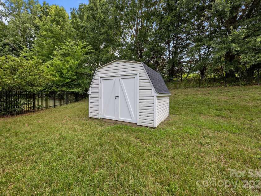 9038 Sandpiper Drive, Charlotte, NC 28277.  MLS# CAR4269770, YatesRealty ID 26997. 