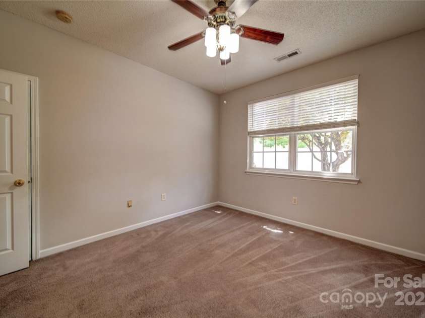 9360 Meadowmont View Drive, Charlotte, NC 28269.  MLS# CAR4258423, YatesRealty ID 26998. 