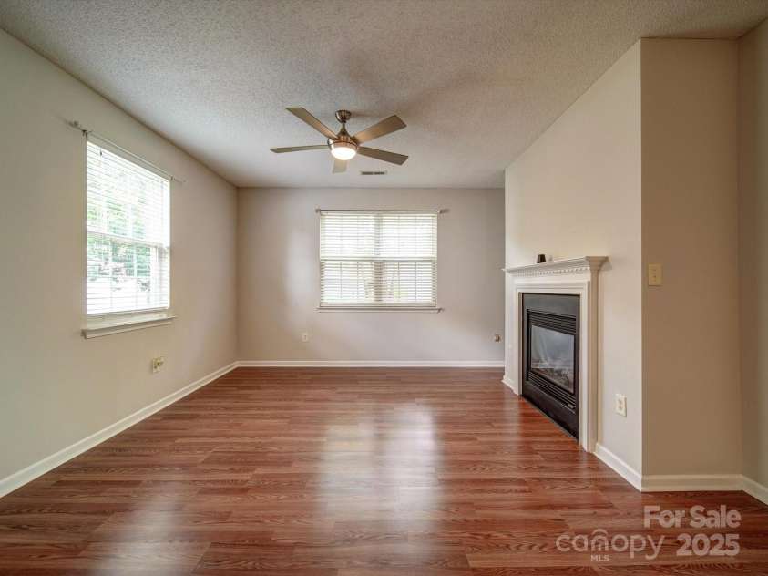 9360 Meadowmont View Drive, Charlotte, NC 28269.  MLS# CAR4258423, YatesRealty ID 26998. Family room