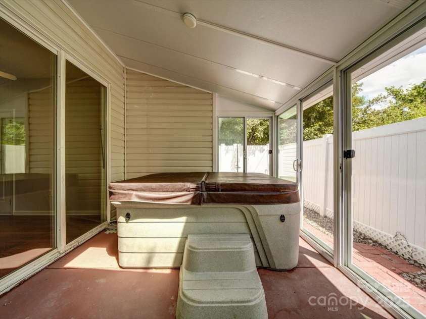 9360 Meadowmont View Drive, Charlotte, NC 28269.  MLS# CAR4258423, YatesRealty ID 26998. Patio