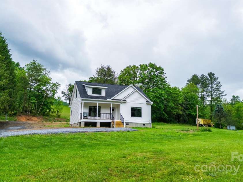 24 Queen Annes Drive, Tuckasegee, NC 28783.  MLS# CAR4259573, YatesRealty ID 26999. 