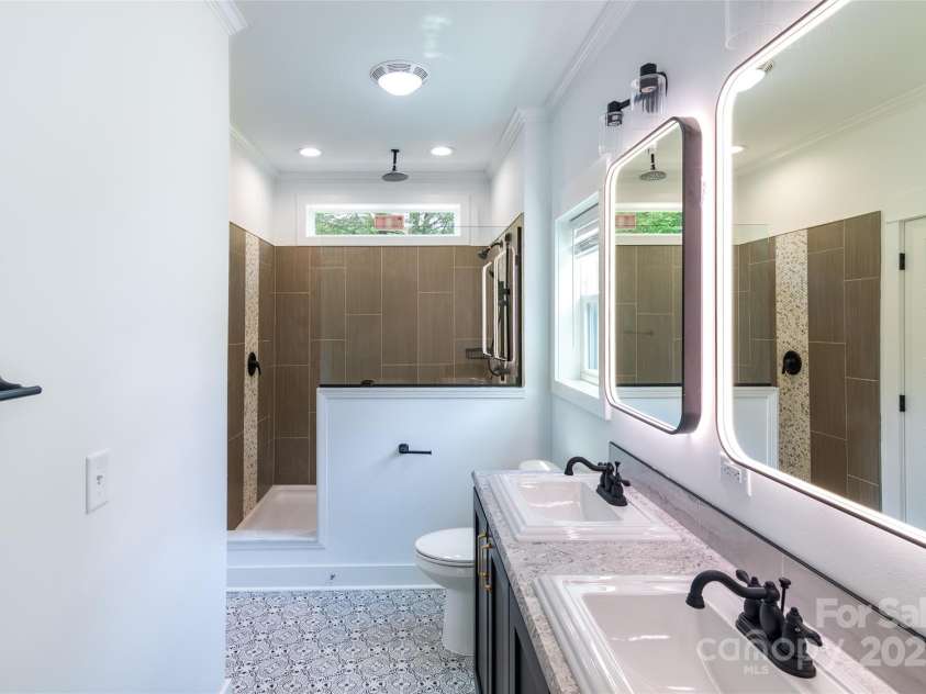 24 Queen Annes Drive, Tuckasegee, NC 28783.  MLS# CAR4259573, YatesRealty ID 26999. 