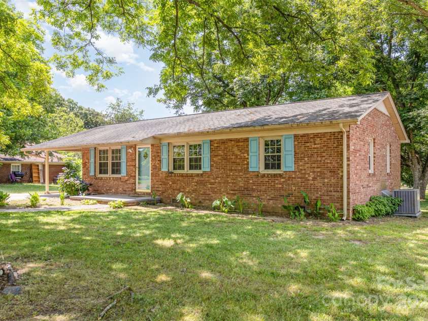 621 Oak Grove Road, Kings Mountain, NC 28086.  MLS# CAR4146020, YatesRealty ID 2700. 