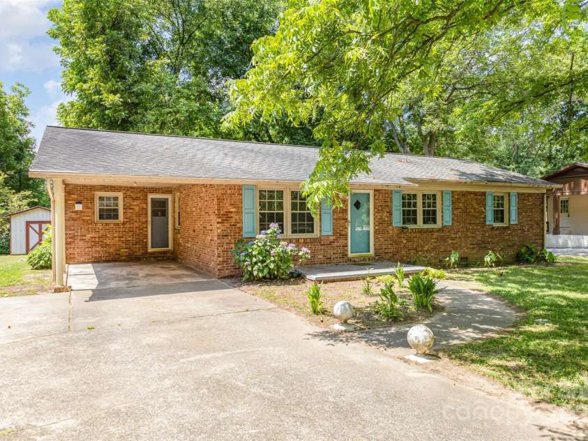 621 Oak Grove Road, Kings Mountain, NC 28086.  MLS# CAR4146020, YatesRealty ID 2700. 