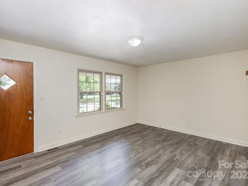 621 Oak Grove Road, Kings Mountain, NC 28086.  MLS# CAR4146020, YatesRealty ID 2700. 