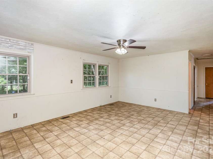 621 Oak Grove Road, Kings Mountain, NC 28086.  MLS# CAR4146020, YatesRealty ID 2700. 