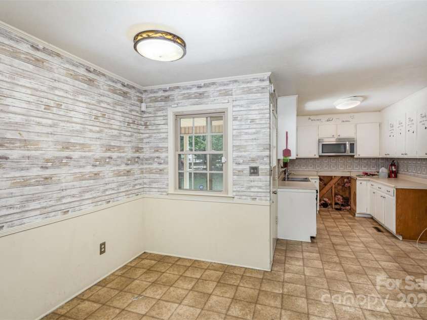 621 Oak Grove Road, Kings Mountain, NC 28086.  MLS# CAR4146020, YatesRealty ID 2700. 