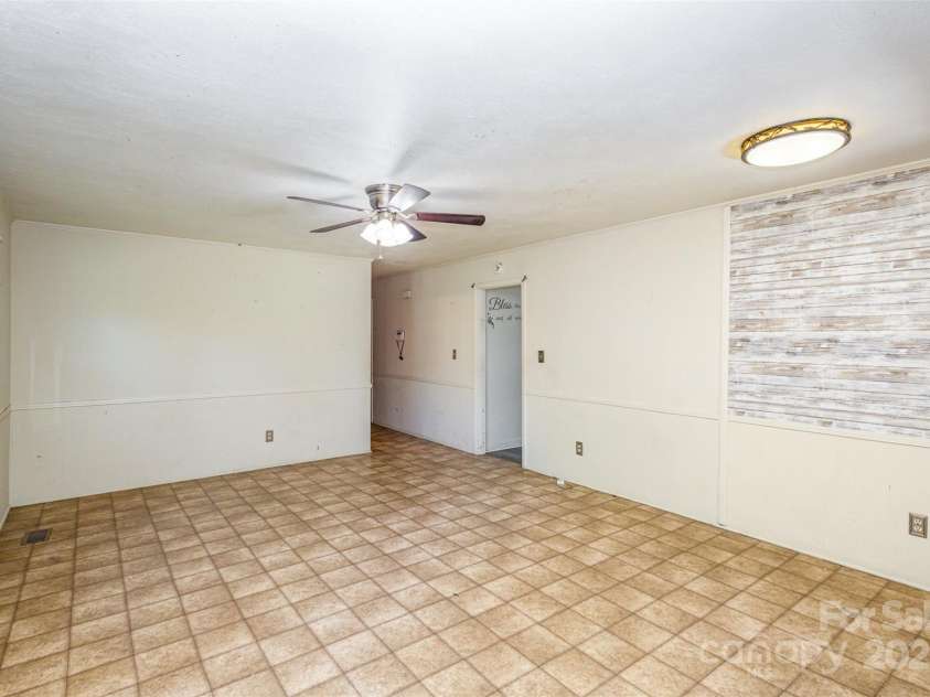 621 Oak Grove Road, Kings Mountain, NC 28086.  MLS# CAR4146020, YatesRealty ID 2700. 