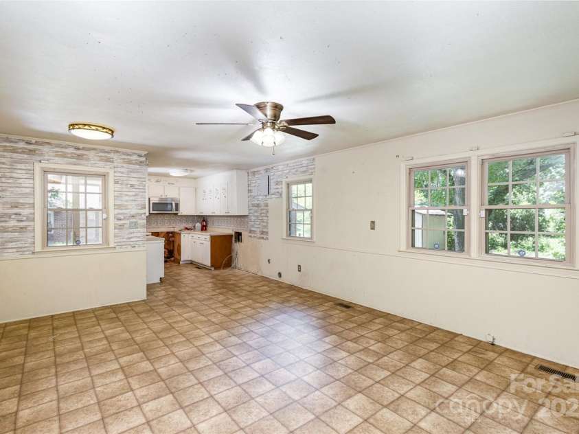 621 Oak Grove Road, Kings Mountain, NC 28086.  MLS# CAR4146020, YatesRealty ID 2700. 