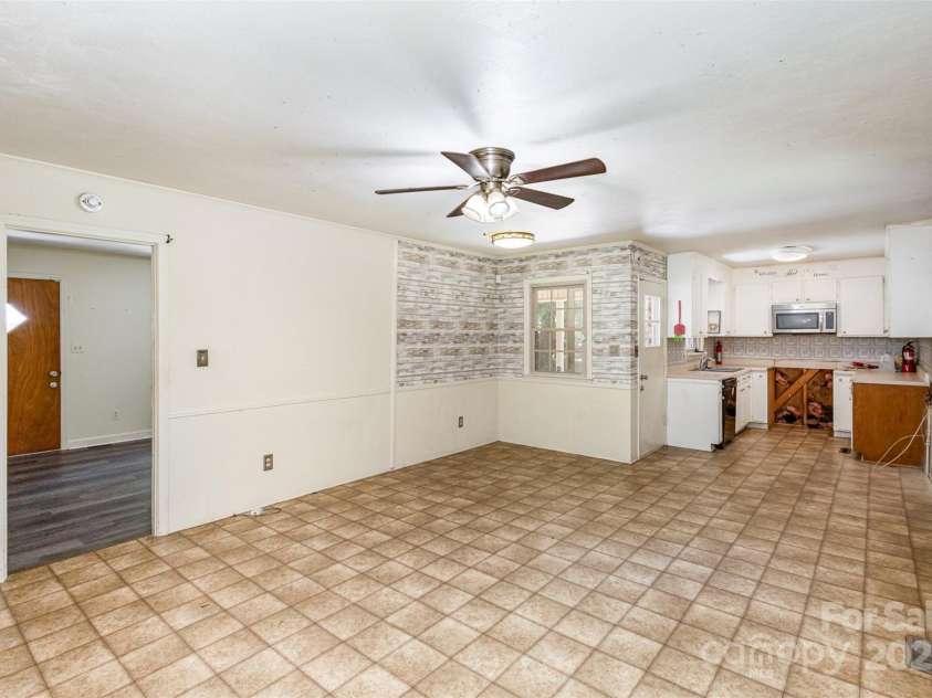 621 Oak Grove Road, Kings Mountain, NC 28086.  MLS# CAR4146020, YatesRealty ID 2700. 