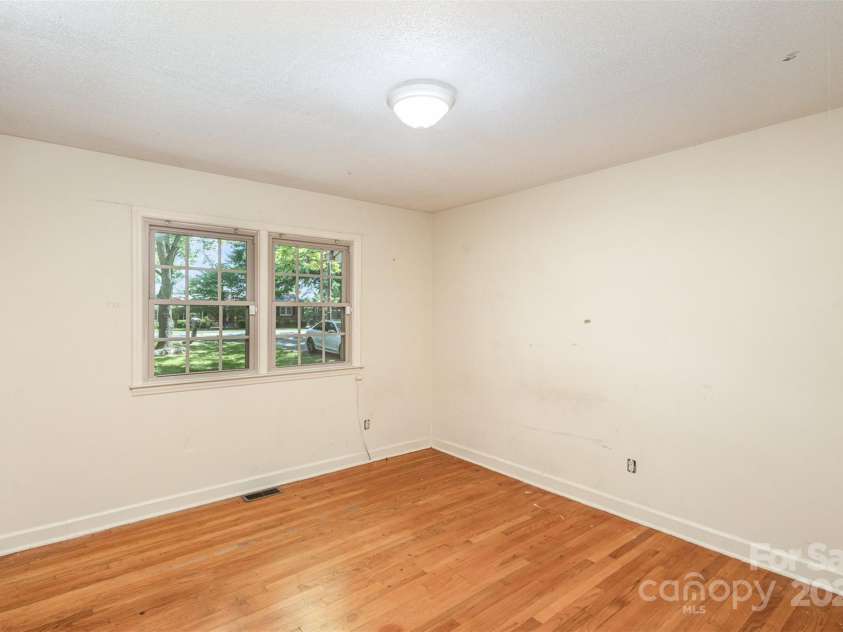 621 Oak Grove Road, Kings Mountain, NC 28086.  MLS# CAR4146020, YatesRealty ID 2700. 