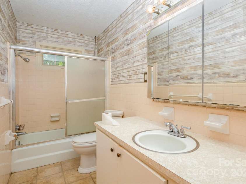 621 Oak Grove Road, Kings Mountain, NC 28086.  MLS# CAR4146020, YatesRealty ID 2700. 