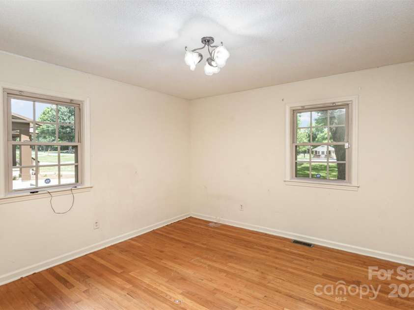 621 Oak Grove Road, Kings Mountain, NC 28086.  MLS# CAR4146020, YatesRealty ID 2700. 