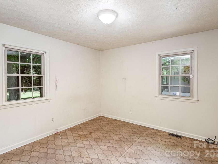 621 Oak Grove Road, Kings Mountain, NC 28086.  MLS# CAR4146020, YatesRealty ID 2700. 