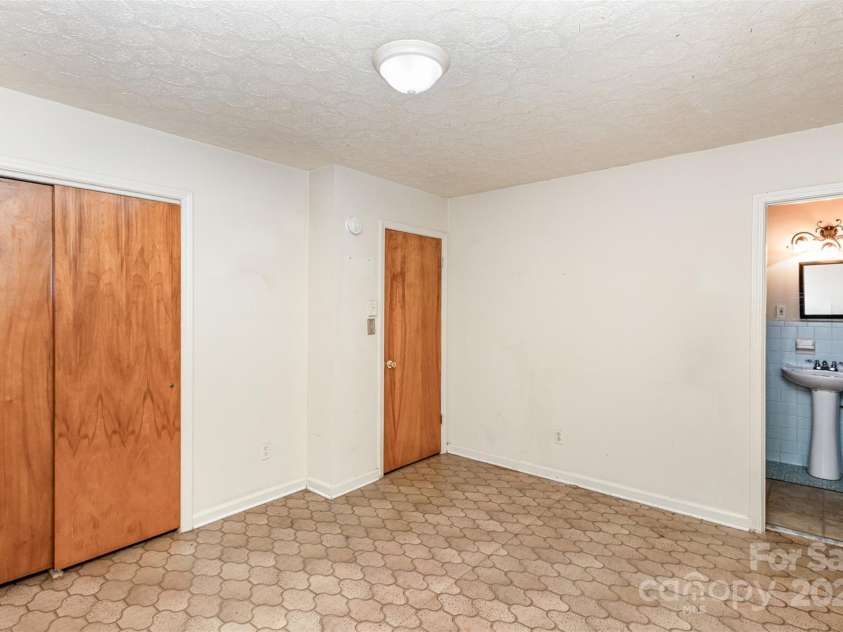 621 Oak Grove Road, Kings Mountain, NC 28086.  MLS# CAR4146020, YatesRealty ID 2700. 