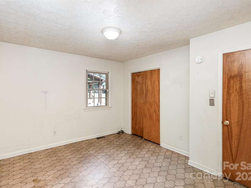 621 Oak Grove Road, Kings Mountain, NC 28086.  MLS# CAR4146020, YatesRealty ID 2700. 