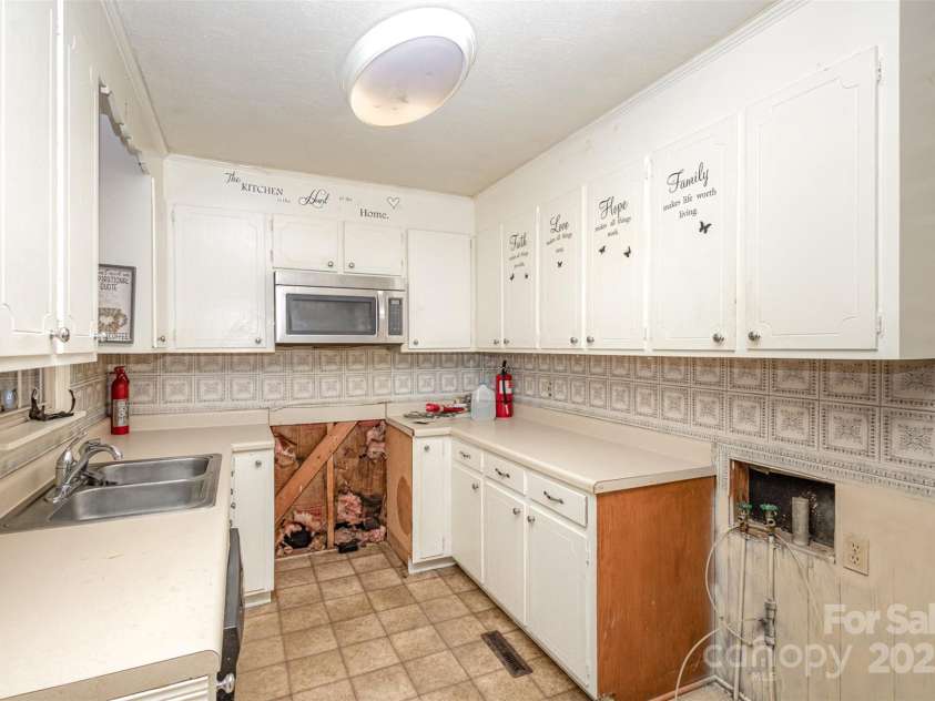 621 Oak Grove Road, Kings Mountain, NC 28086.  MLS# CAR4146020, YatesRealty ID 2700. 