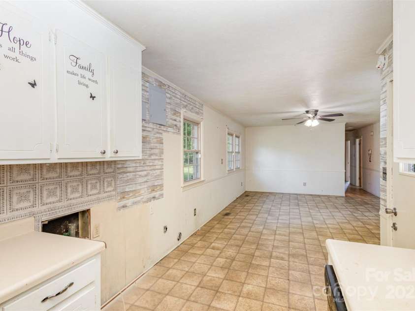 621 Oak Grove Road, Kings Mountain, NC 28086.  MLS# CAR4146020, YatesRealty ID 2700. 