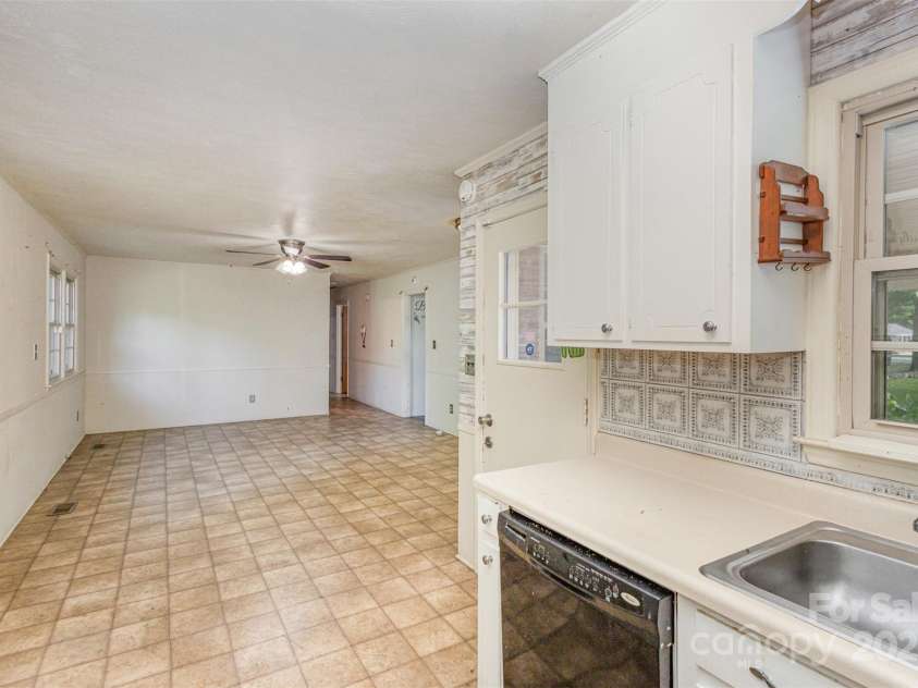 621 Oak Grove Road, Kings Mountain, NC 28086.  MLS# CAR4146020, YatesRealty ID 2700. 