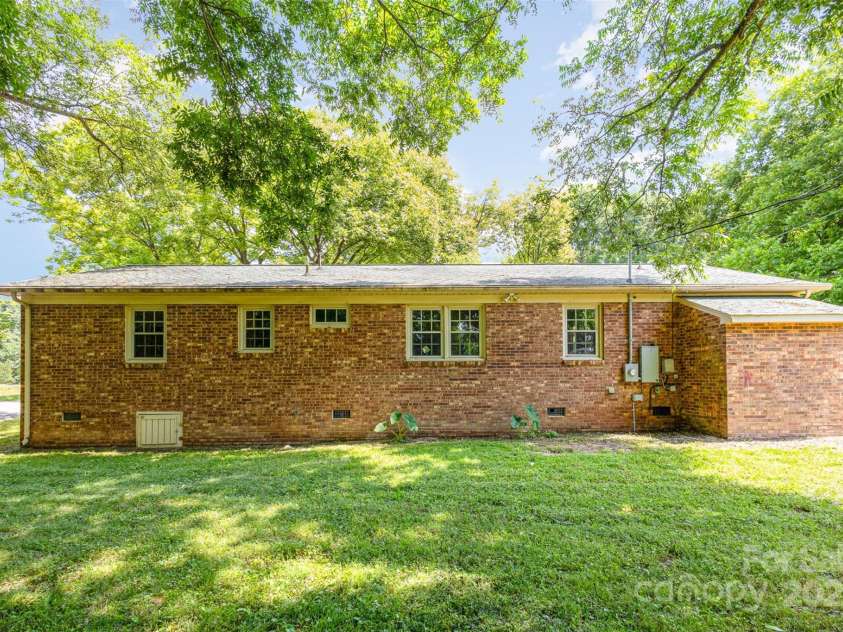 621 Oak Grove Road, Kings Mountain, NC 28086.  MLS# CAR4146020, YatesRealty ID 2700. 