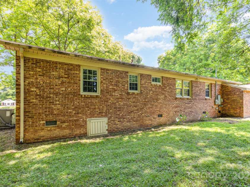 621 Oak Grove Road, Kings Mountain, NC 28086.  MLS# CAR4146020, YatesRealty ID 2700. 