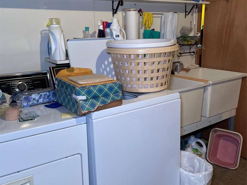 5806 Whitingham Drive, Charlotte, NC 28215.  MLS# CAR4263834, YatesRealty ID 27000. Basement. Washer, dryer and utility sink.