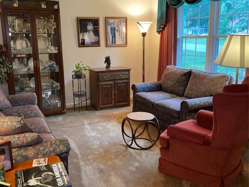 5806 Whitingham Drive, Charlotte, NC 28215.  MLS# CAR4263834, YatesRealty ID 27000. Main level. Living room with bright window.