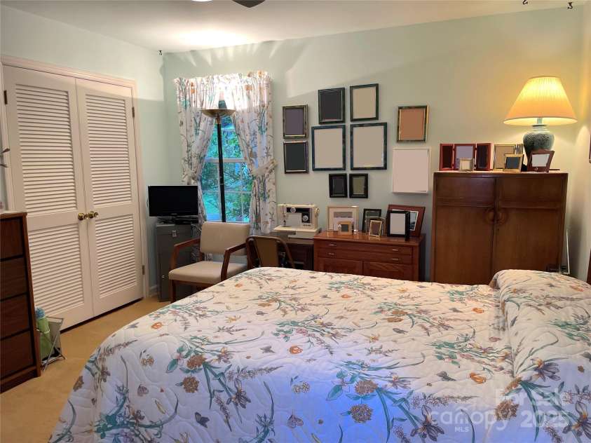 5806 Whitingham Drive, Charlotte, NC 28215.  MLS# CAR4263834, YatesRealty ID 27000. Main Level. Primary Bedroom.