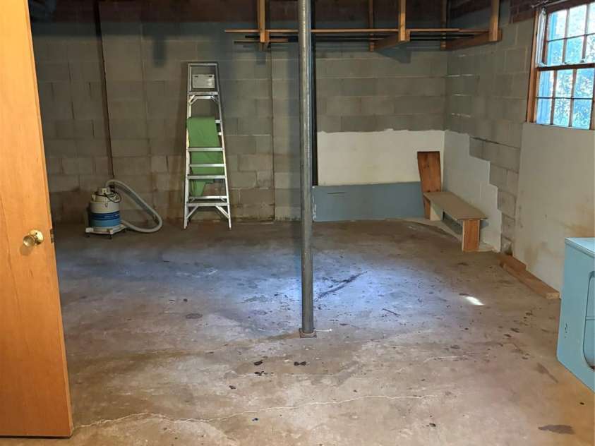 5806 Whitingham Drive, Charlotte, NC 28215.  MLS# CAR4263834, YatesRealty ID 27000. Unfinished area of basement with lots of natural light. 