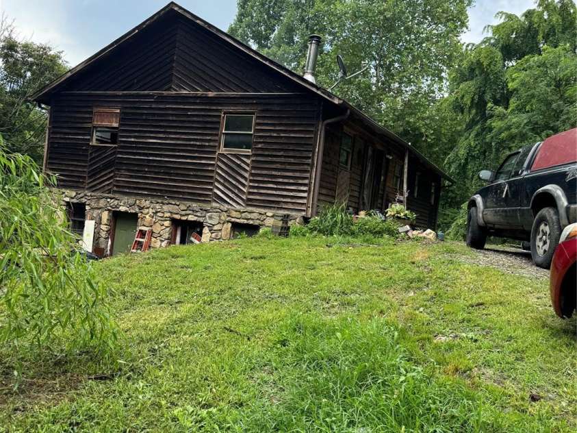 321 Henry Worley Lane, Marshall, NC 28753.  MLS# CAR4277589, YatesRealty ID 27001. 