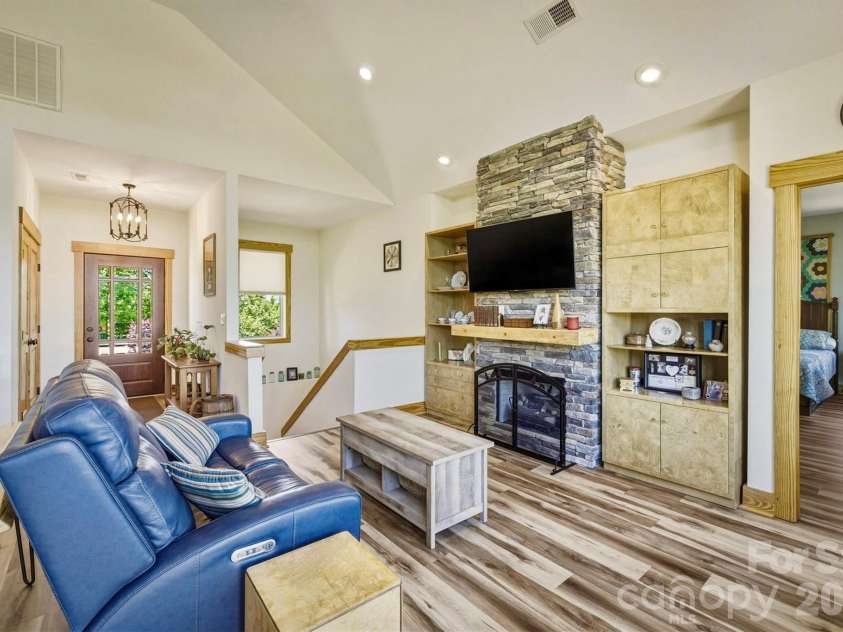 5564 Table View Lane, Lenoir, NC 28645.  MLS# CAR4380345, YatesRealty ID 27001. 