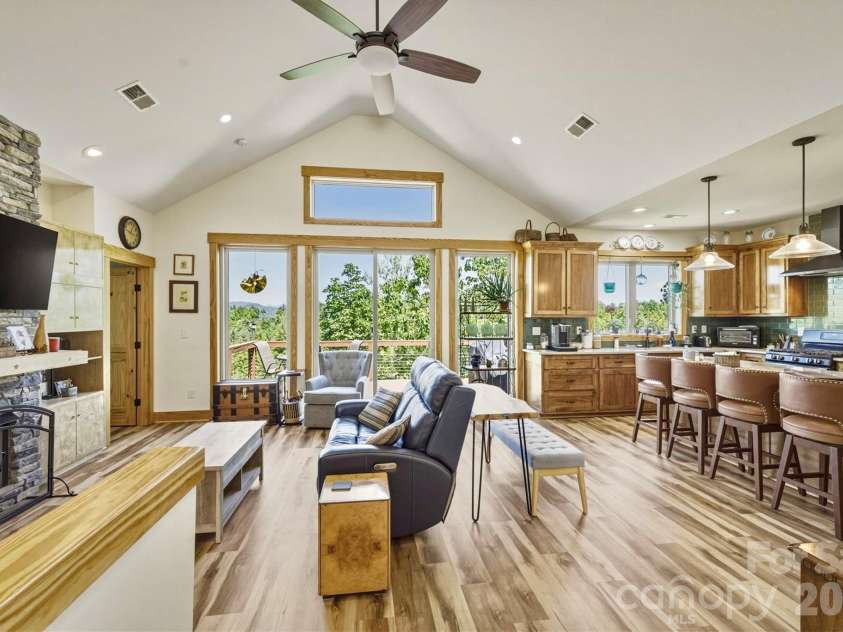 5564 Table View Lane, Lenoir, NC 28645.  MLS# CAR4380345, YatesRealty ID 27001. 