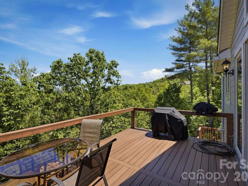5564 Table View Lane, Lenoir, NC 28645.  MLS# CAR4380345, YatesRealty ID 27001. 
