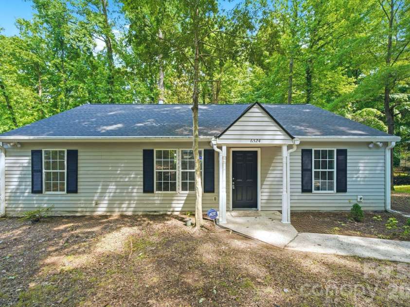 6324 Grove Park Boulevard, Charlotte, NC 28215.  MLS# CAR4387347, YatesRealty ID 27002. 