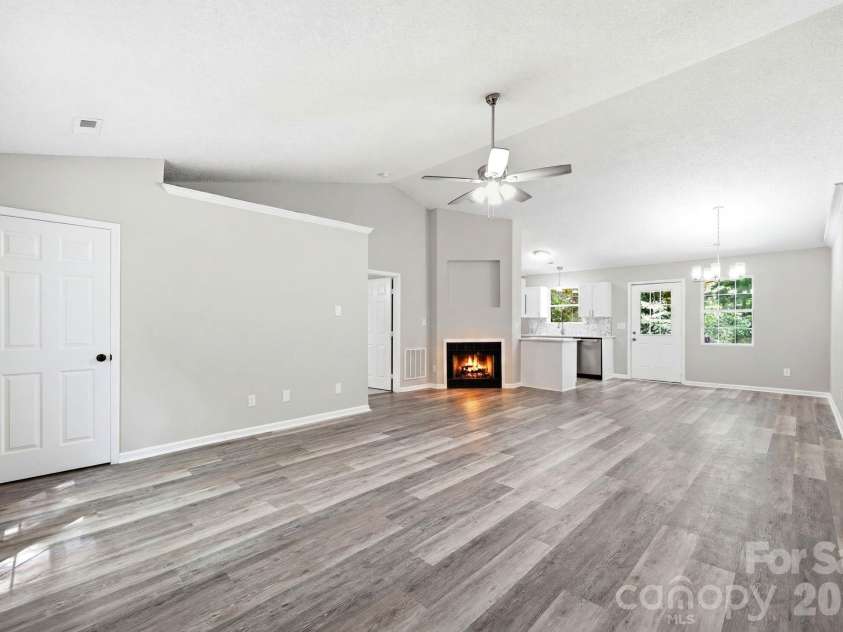 6324 Grove Park Boulevard, Charlotte, NC 28215.  MLS# CAR4387347, YatesRealty ID 27002. 