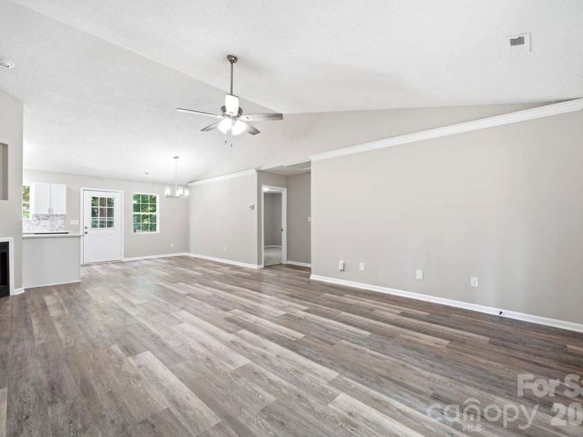 6324 Grove Park Boulevard, Charlotte, NC 28215.  MLS# CAR4387347, YatesRealty ID 27002. 