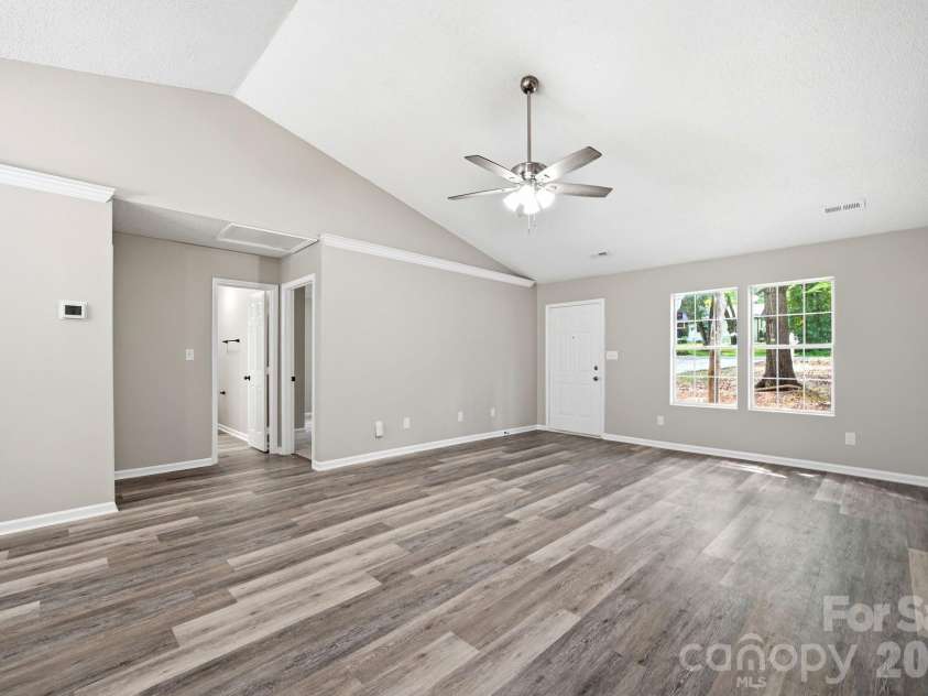 6324 Grove Park Boulevard, Charlotte, NC 28215.  MLS# CAR4387347, YatesRealty ID 27002. 