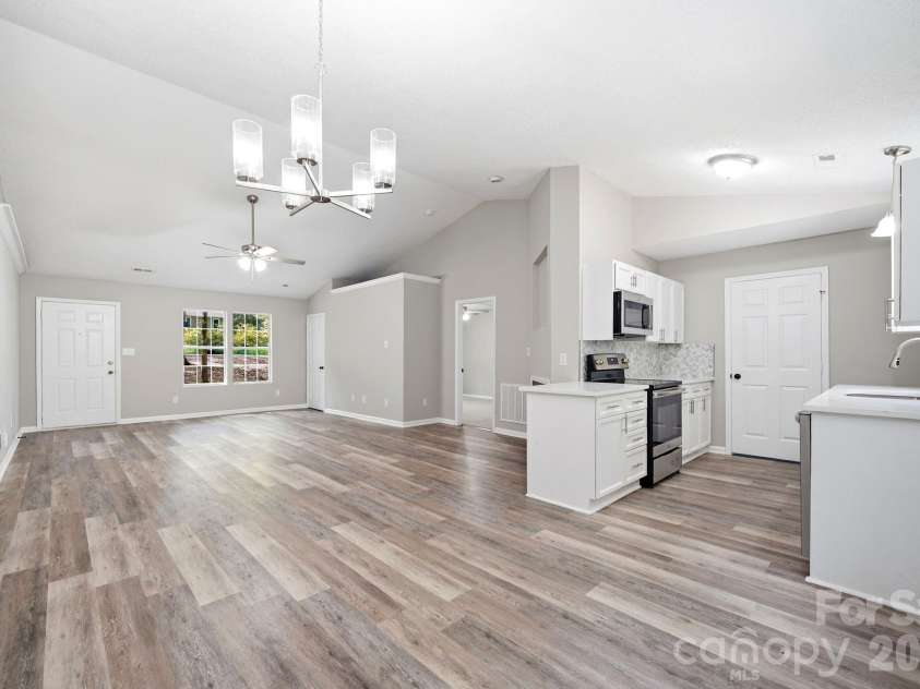 6324 Grove Park Boulevard, Charlotte, NC 28215.  MLS# CAR4387347, YatesRealty ID 27002. 