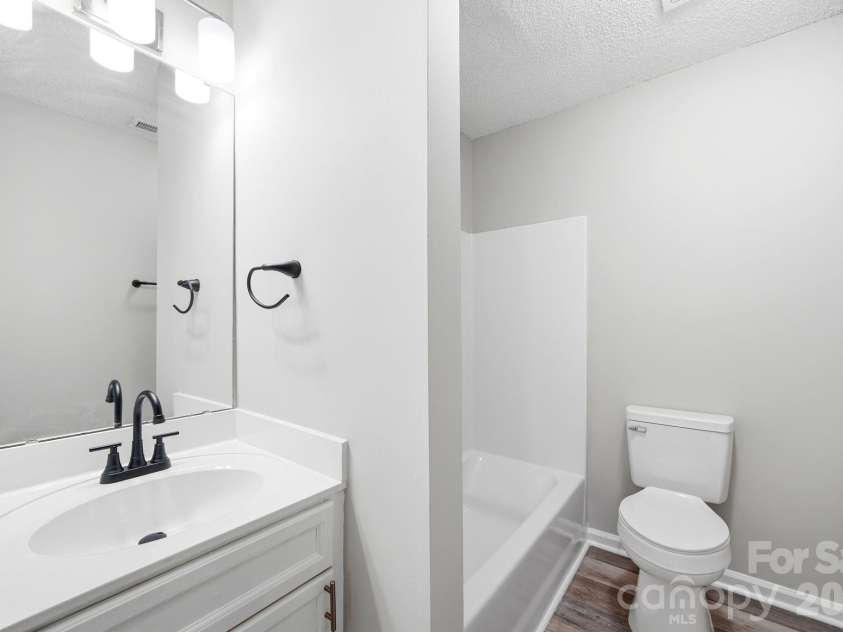6324 Grove Park Boulevard, Charlotte, NC 28215.  MLS# CAR4387347, YatesRealty ID 27002. 