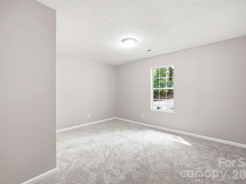 6324 Grove Park Boulevard, Charlotte, NC 28215.  MLS# CAR4387347, YatesRealty ID 27002. 