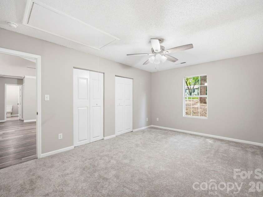 6324 Grove Park Boulevard, Charlotte, NC 28215.  MLS# CAR4387347, YatesRealty ID 27002. 