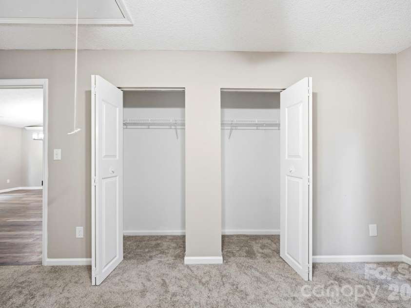 6324 Grove Park Boulevard, Charlotte, NC 28215.  MLS# CAR4387347, YatesRealty ID 27002. 