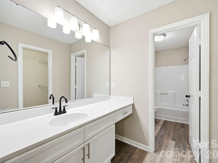 6324 Grove Park Boulevard, Charlotte, NC 28215.  MLS# CAR4387347, YatesRealty ID 27002. 