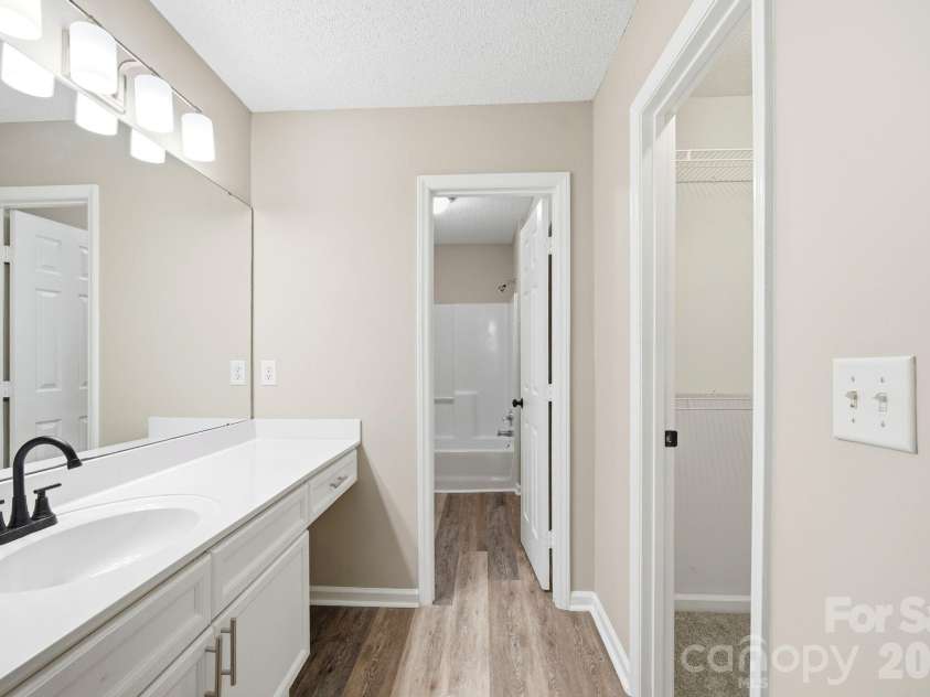 6324 Grove Park Boulevard, Charlotte, NC 28215.  MLS# CAR4387347, YatesRealty ID 27002. 