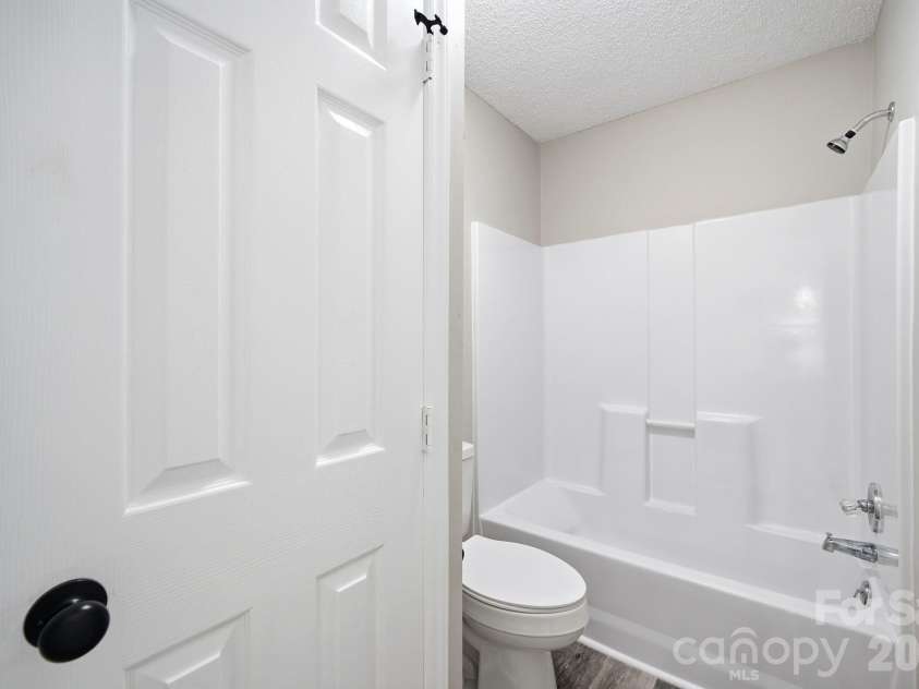 6324 Grove Park Boulevard, Charlotte, NC 28215.  MLS# CAR4387347, YatesRealty ID 27002. 