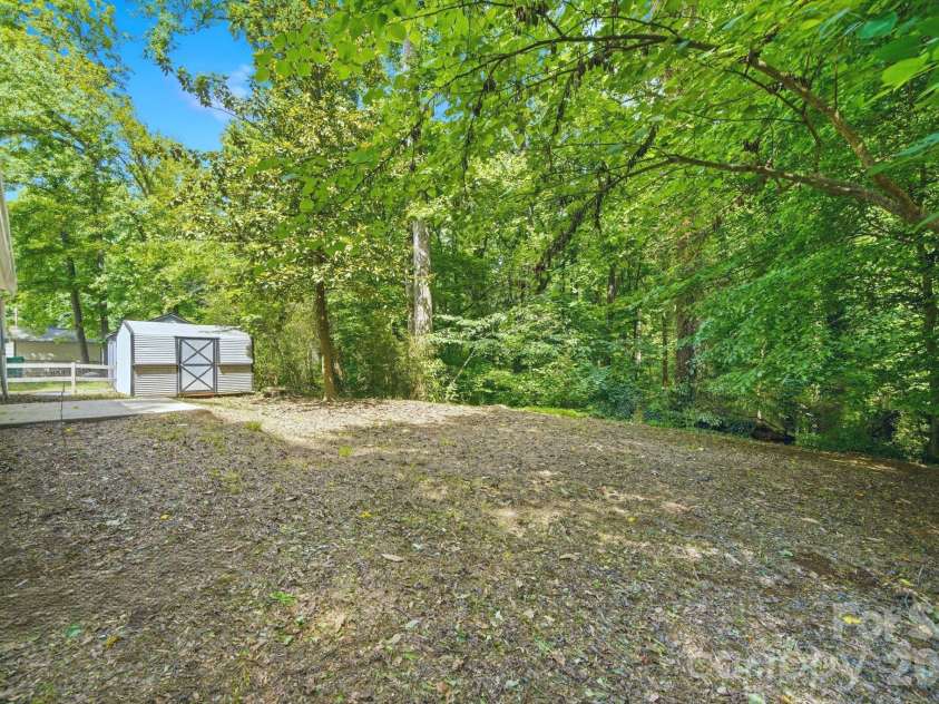 6324 Grove Park Boulevard, Charlotte, NC 28215.  MLS# CAR4387347, YatesRealty ID 27002. 