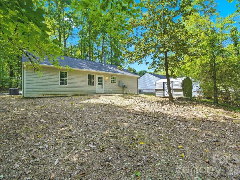 6324 Grove Park Boulevard, Charlotte, NC 28215.  MLS# CAR4387347, YatesRealty ID 27002. 