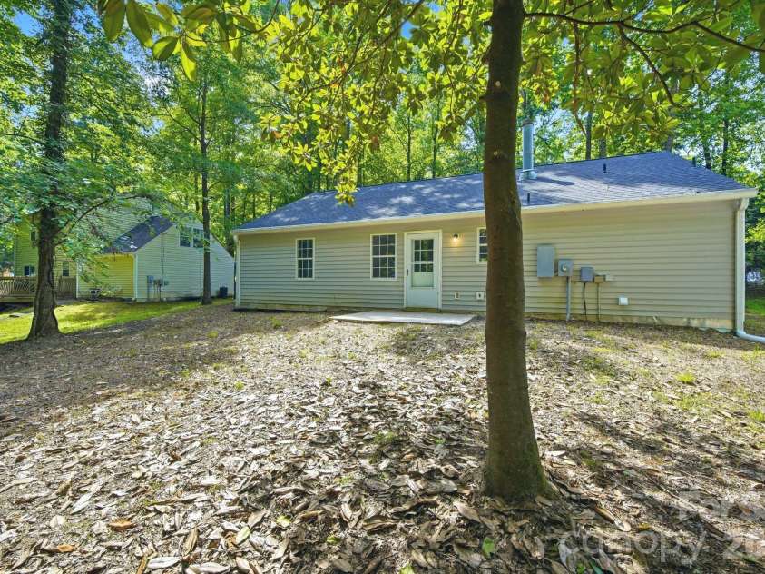 6324 Grove Park Boulevard, Charlotte, NC 28215.  MLS# CAR4387347, YatesRealty ID 27002. 