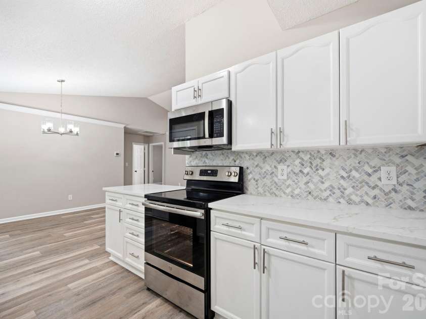 6324 Grove Park Boulevard, Charlotte, NC 28215.  MLS# CAR4387347, YatesRealty ID 27002. 